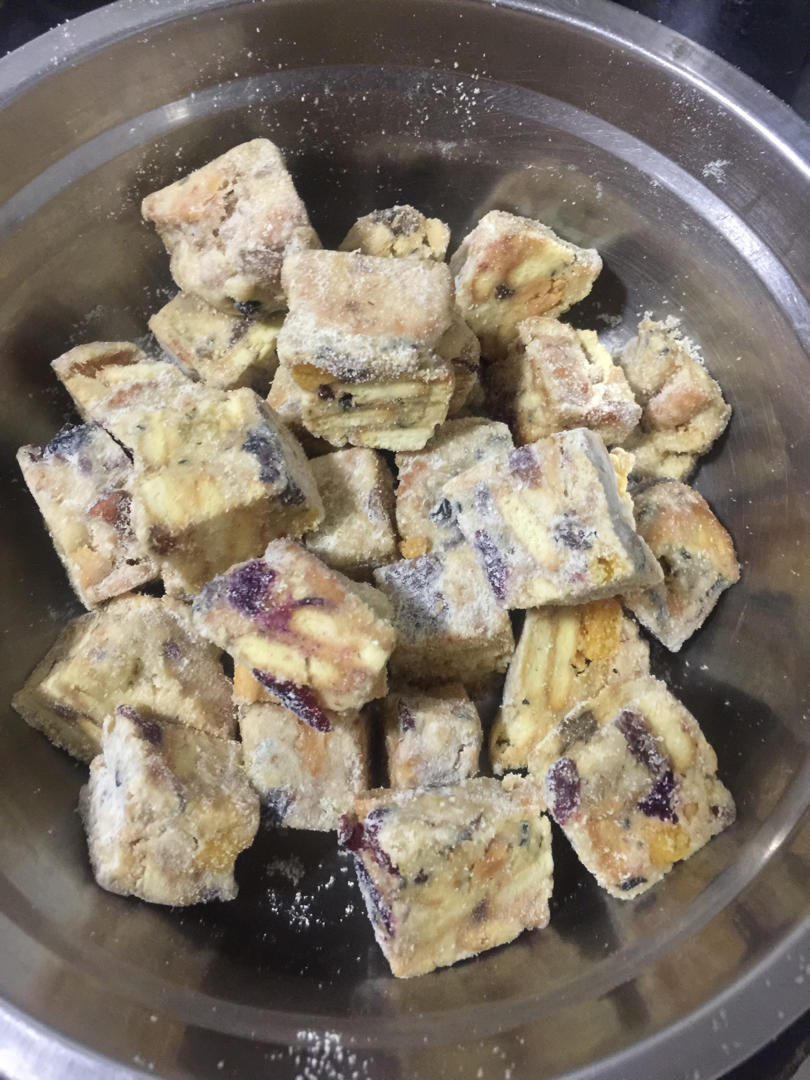 咸蛋黄肉松雪花酥