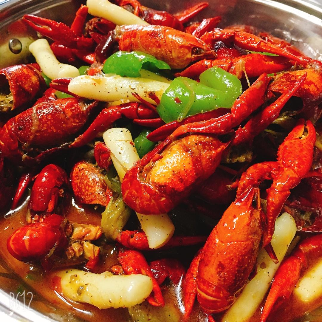 糯米小粉做的不放火锅底料的麻辣十三香小龙虾(附洗虾去虾线剥虾视频)