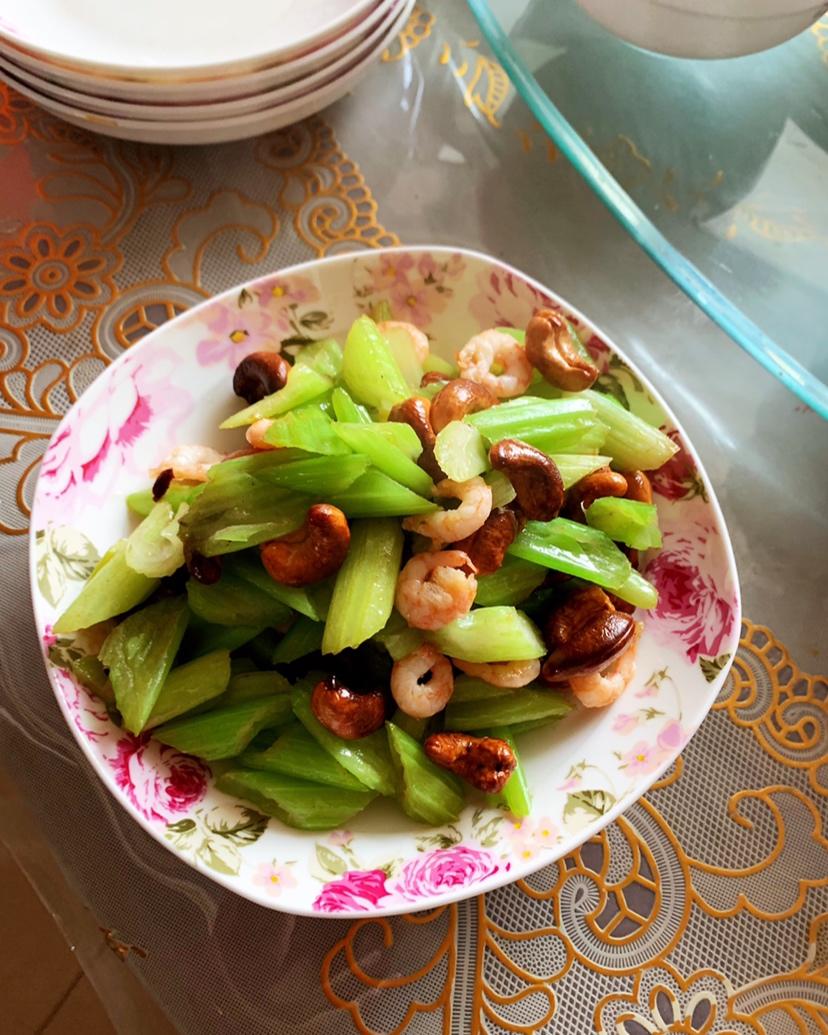 西芹炒腰果