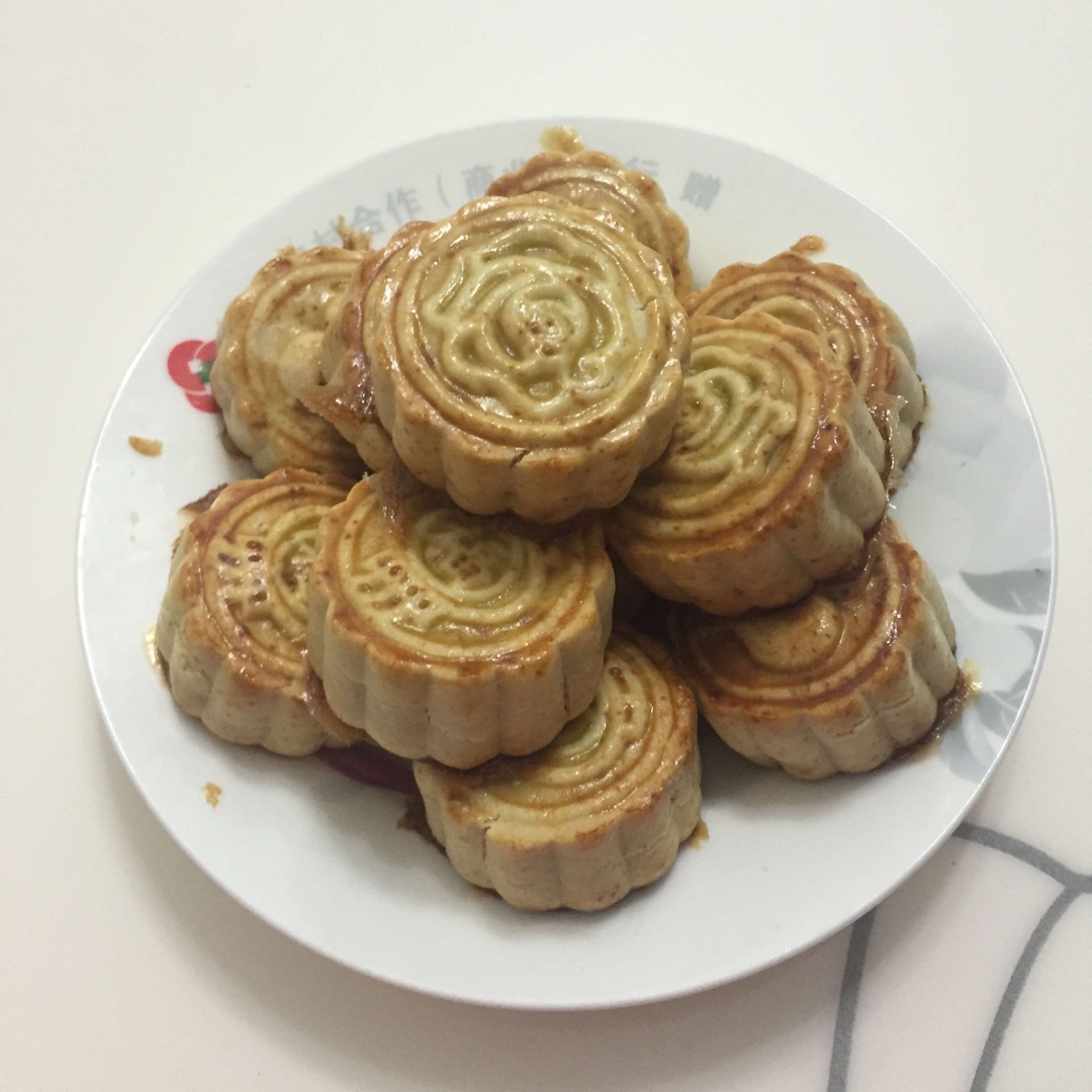 红莲蓉奶油皮月饼