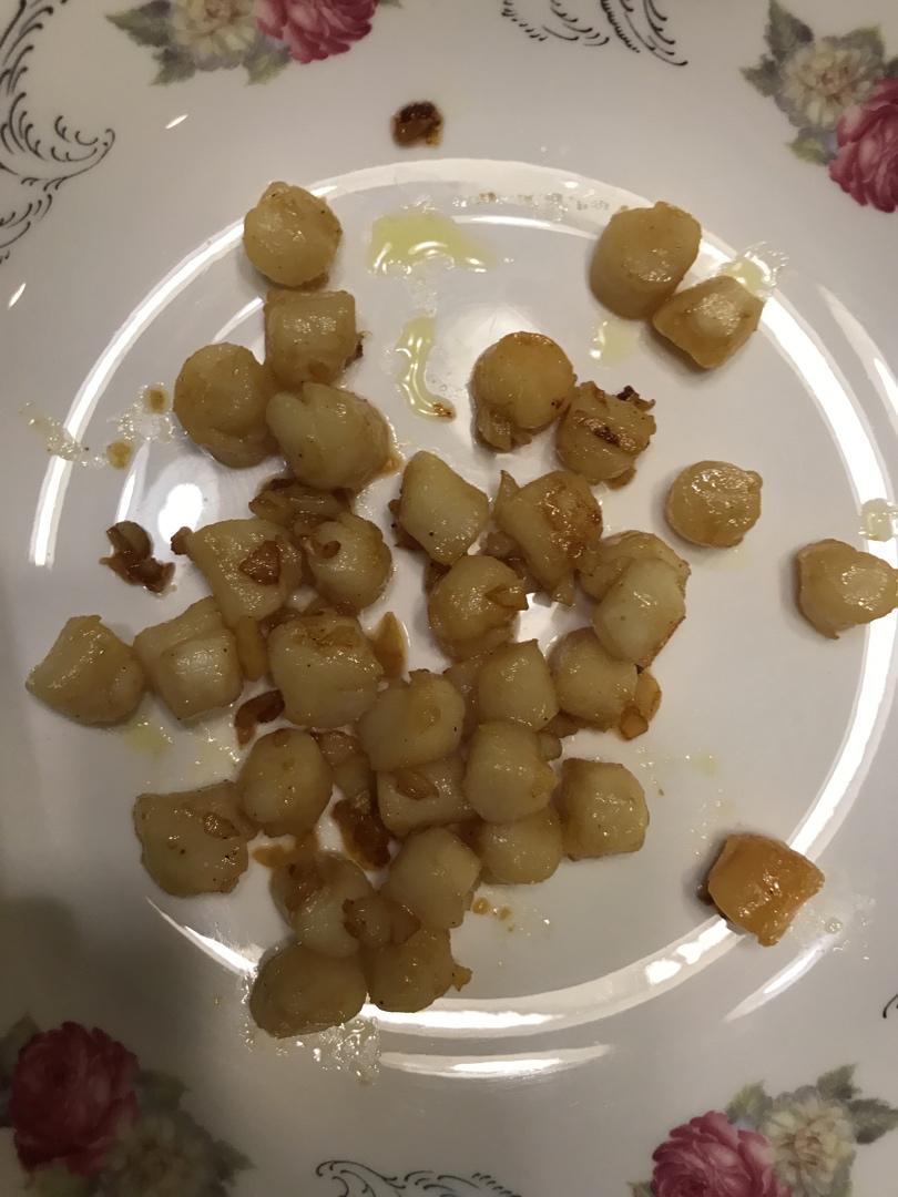 大蒜香煎鲜贝
Garlic Scallops