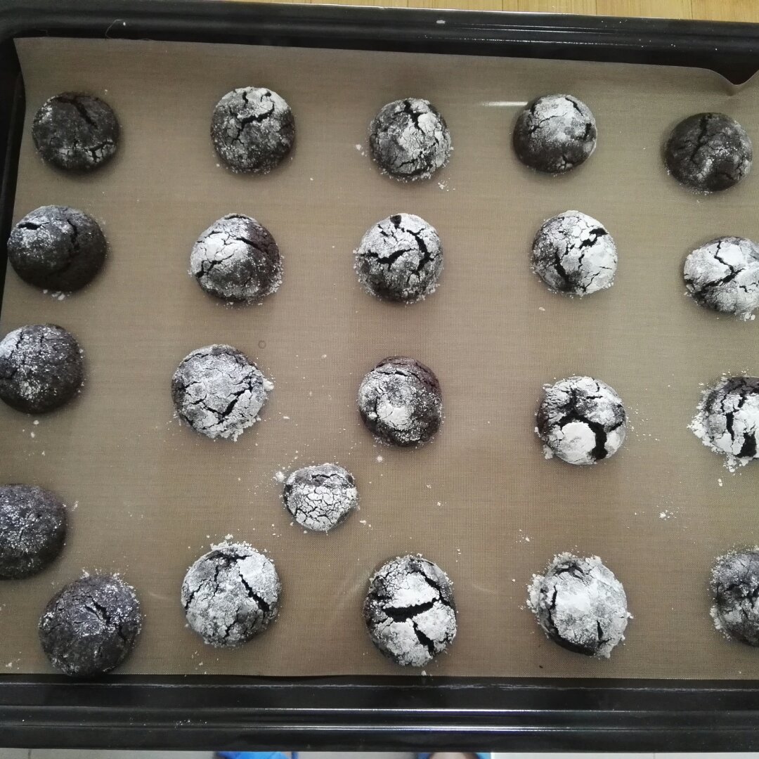 裂纹巧克力饼干