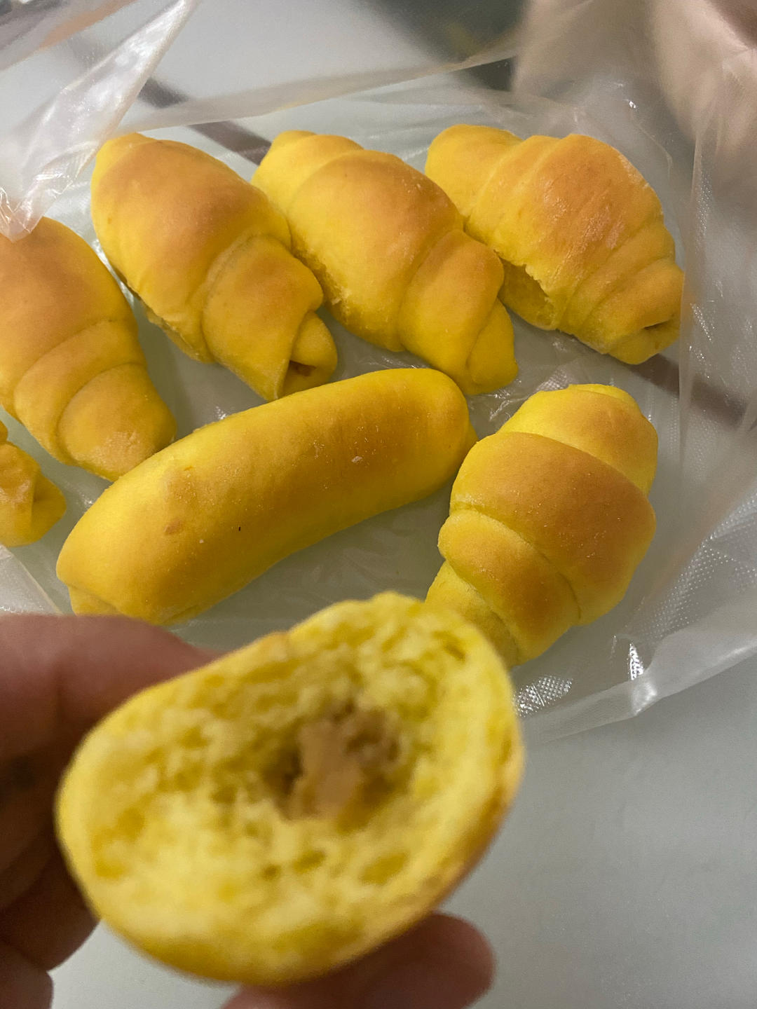 这可能是你吃过最软的「紫米奶酪面包」