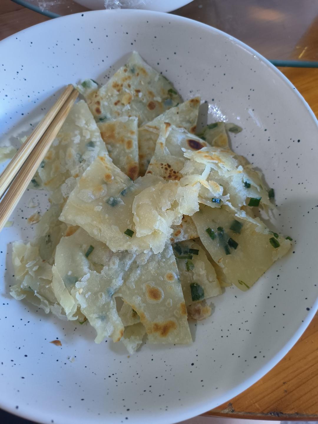 家常葱油饼 柔软多层 凉了也不硬 附细节视频详解