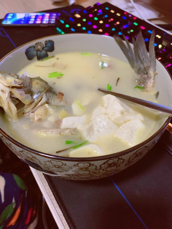 奶白奶白鲫鱼豆腐汤的做法