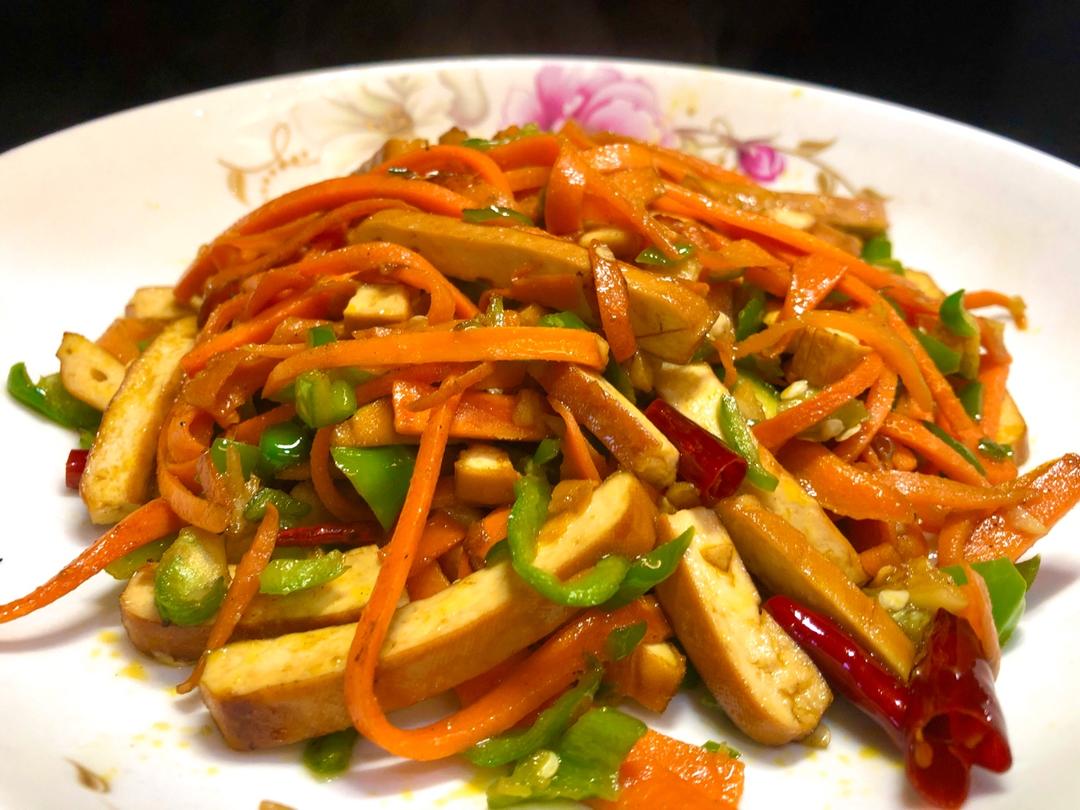 香干素炒胡萝卜！