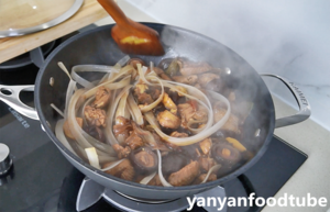 鸡肉蘑菇炖宽粉Stewed Chicken with Glass Noodles的做法 步骤6