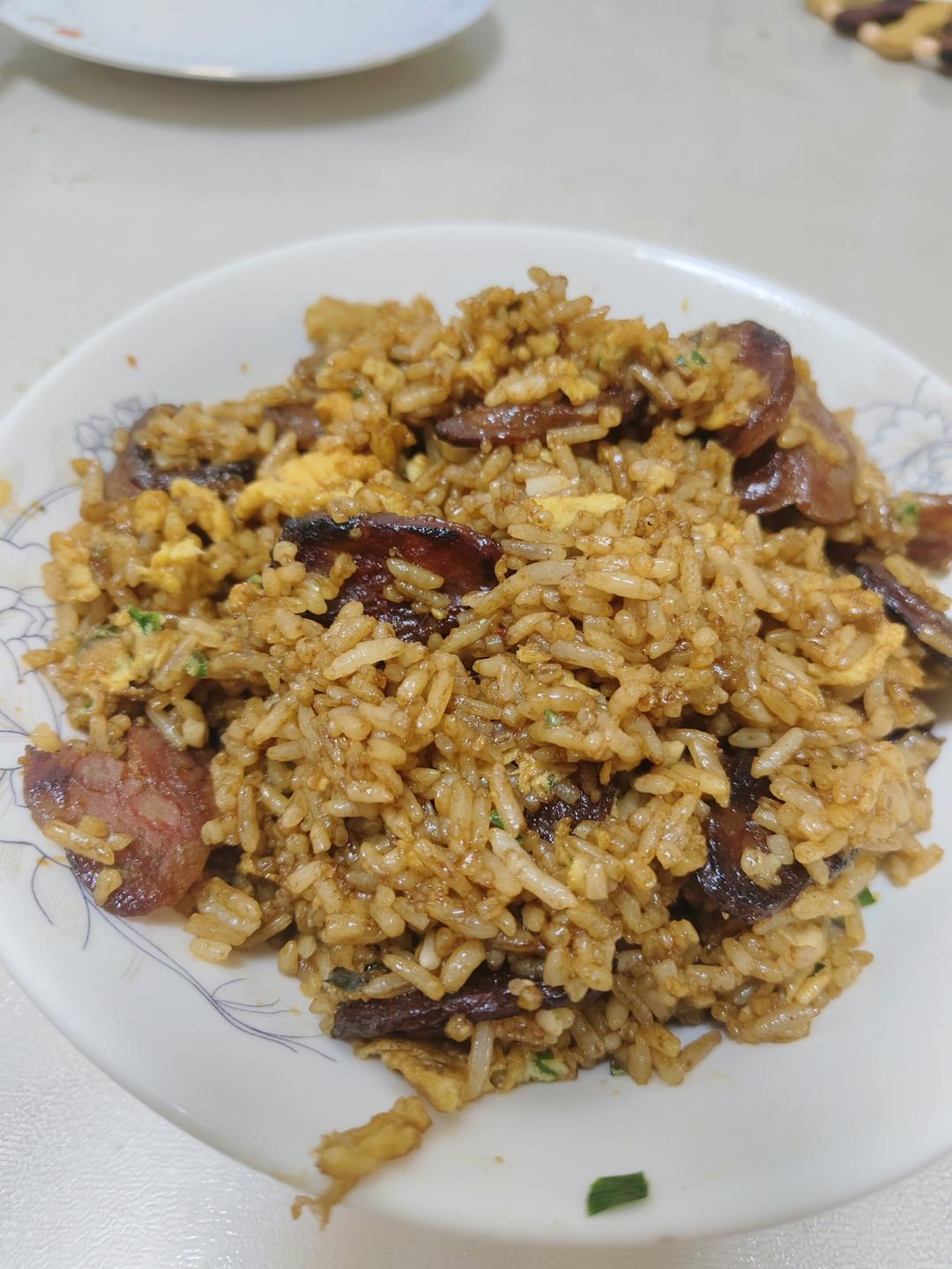 邻居抢着来我家吃土豆香肠炒饭，原来这么香！