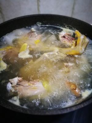 枸杞山药薏米海带老鸭汤的做法 步骤2