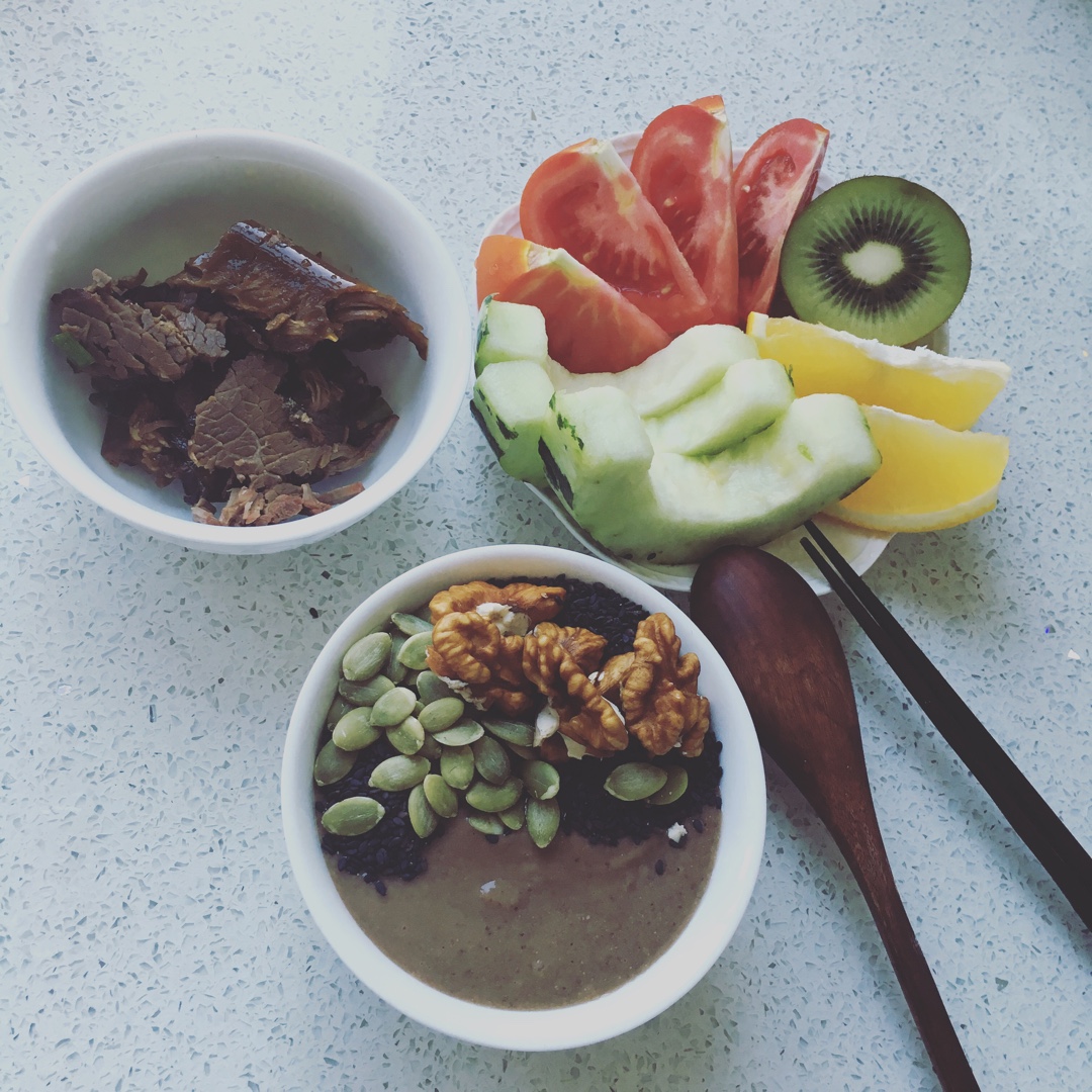 不急不躁吃早餐