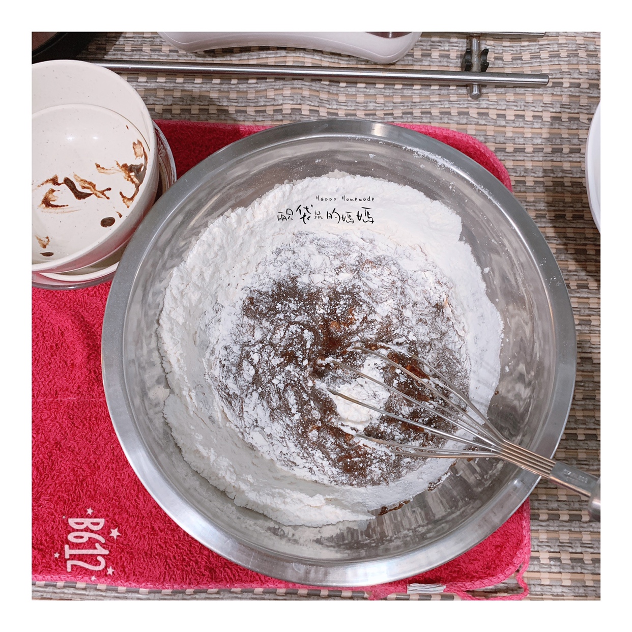 巧克力戚风蛋糕 6寸 蛋糕胚 适合抹面的蛋糕体的做法 步骤10