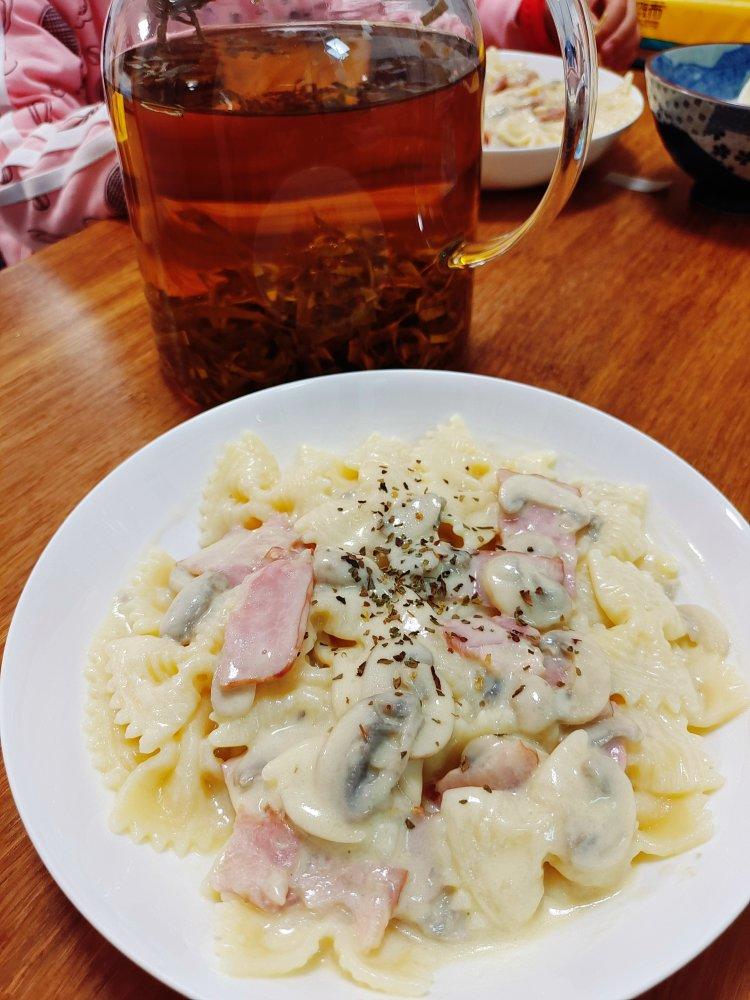 奶油蘑菇培根意大利面