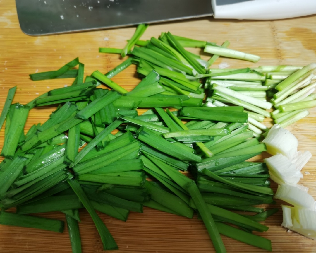 韭菜炒蚶子的做法 步骤2