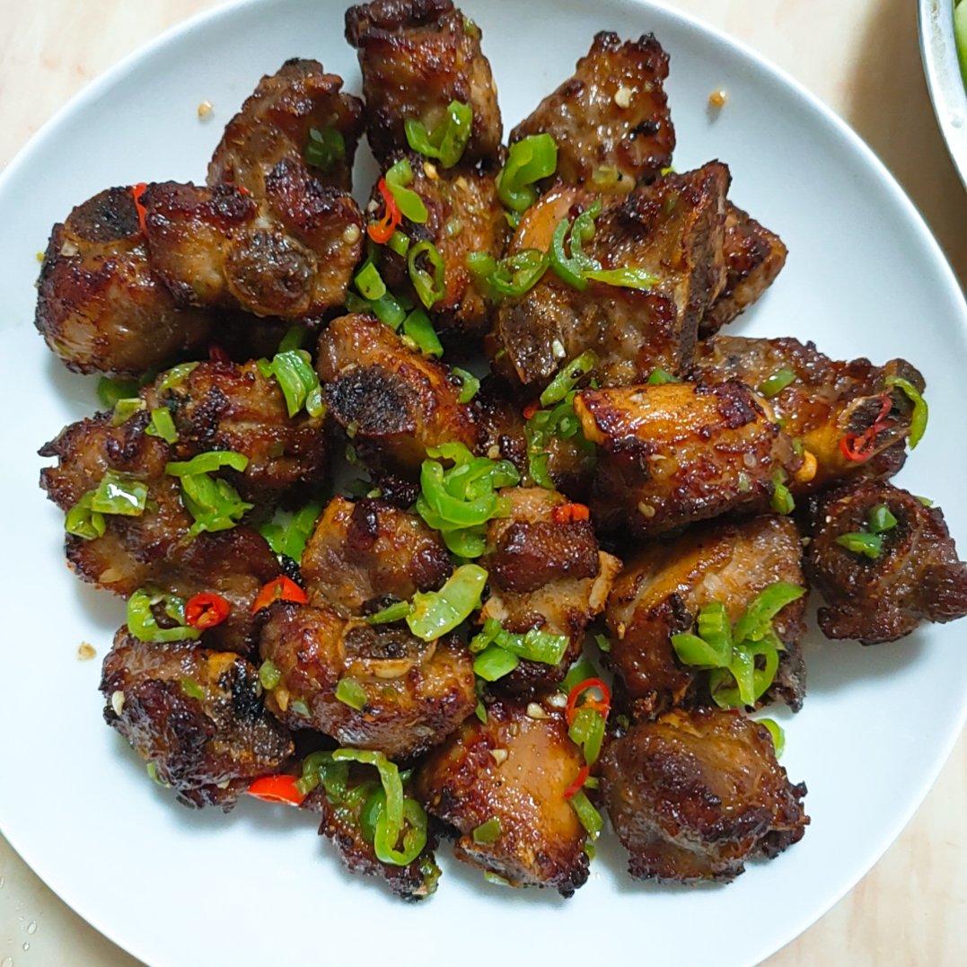 完美复刻中餐厅38块钱一份的椒盐排骨，骨香肉烂，好吃到吮手指