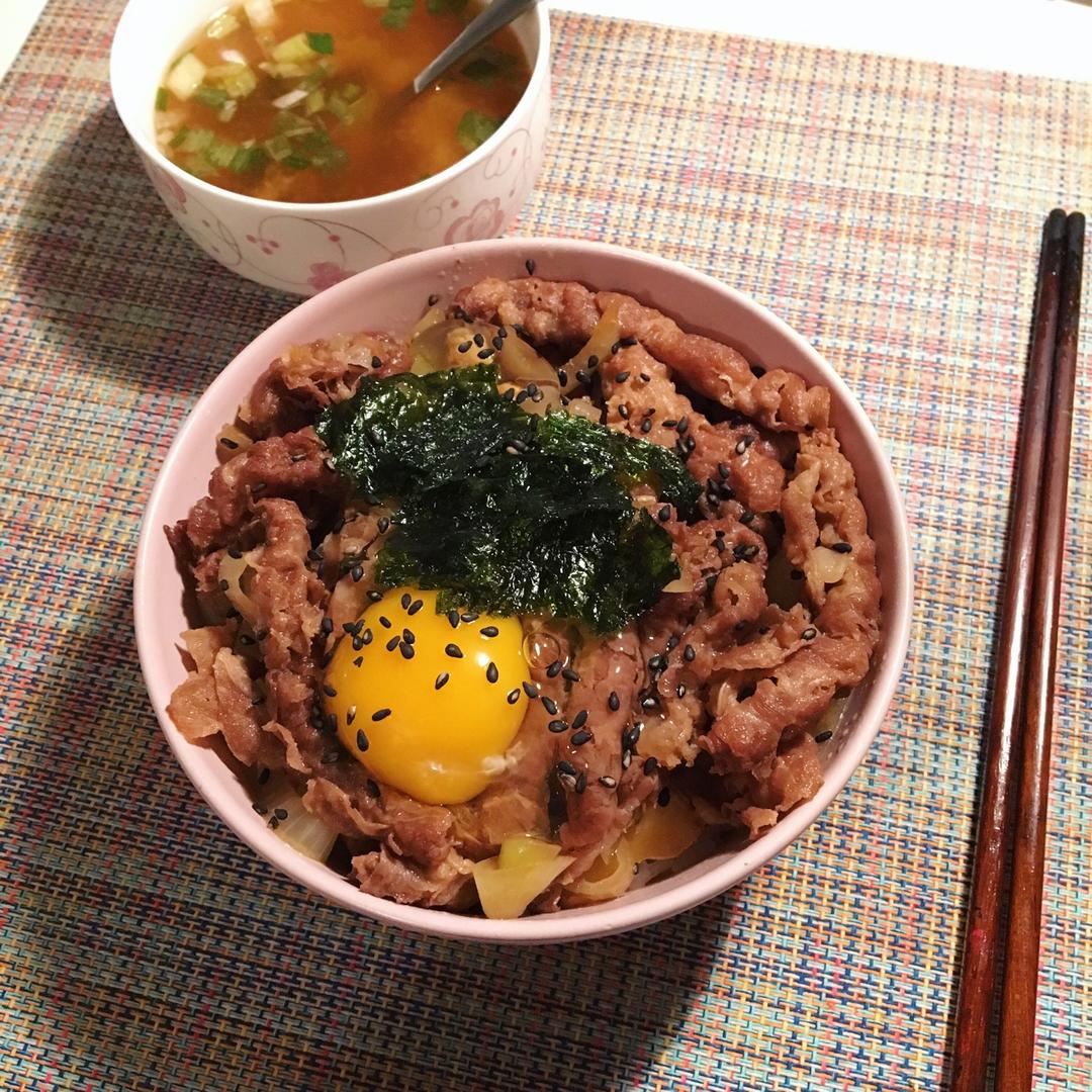 日式牛肉盖饭