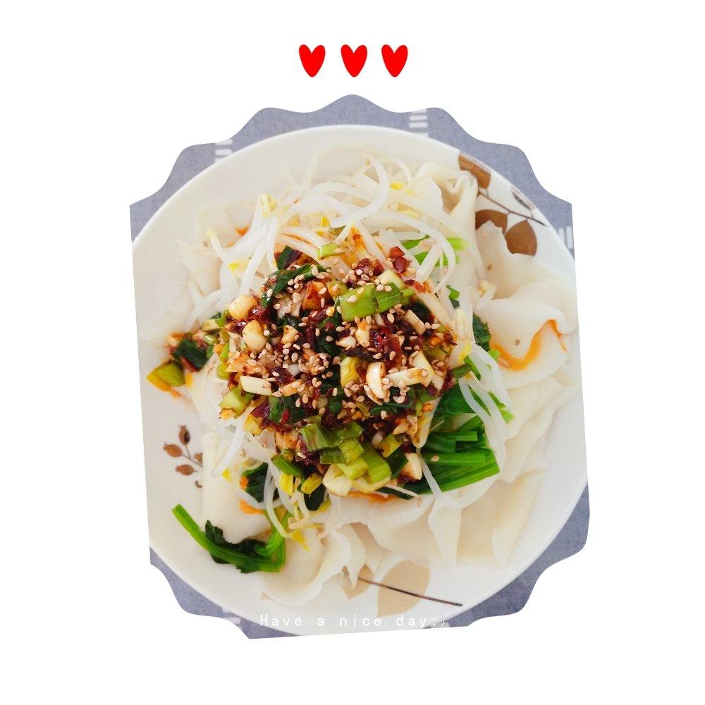 用饺子皮自制油泼扯面