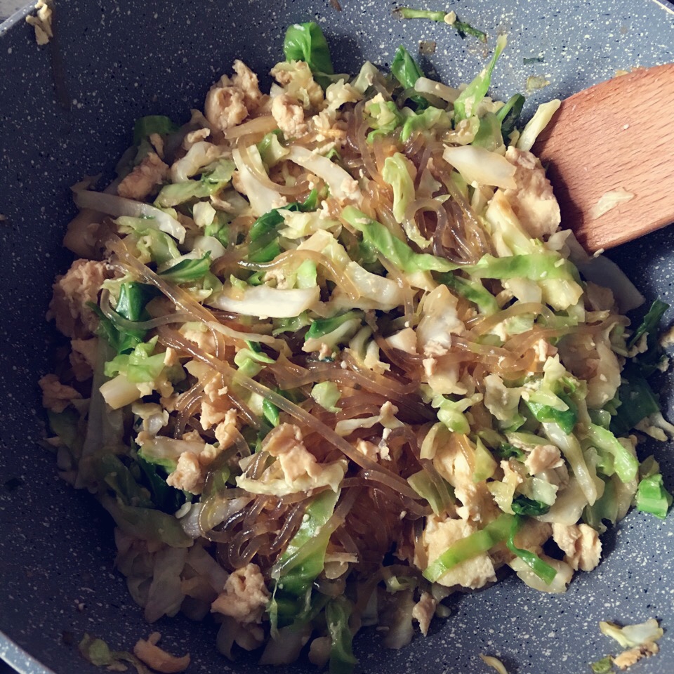 包菜粉丝炒鸡蛋