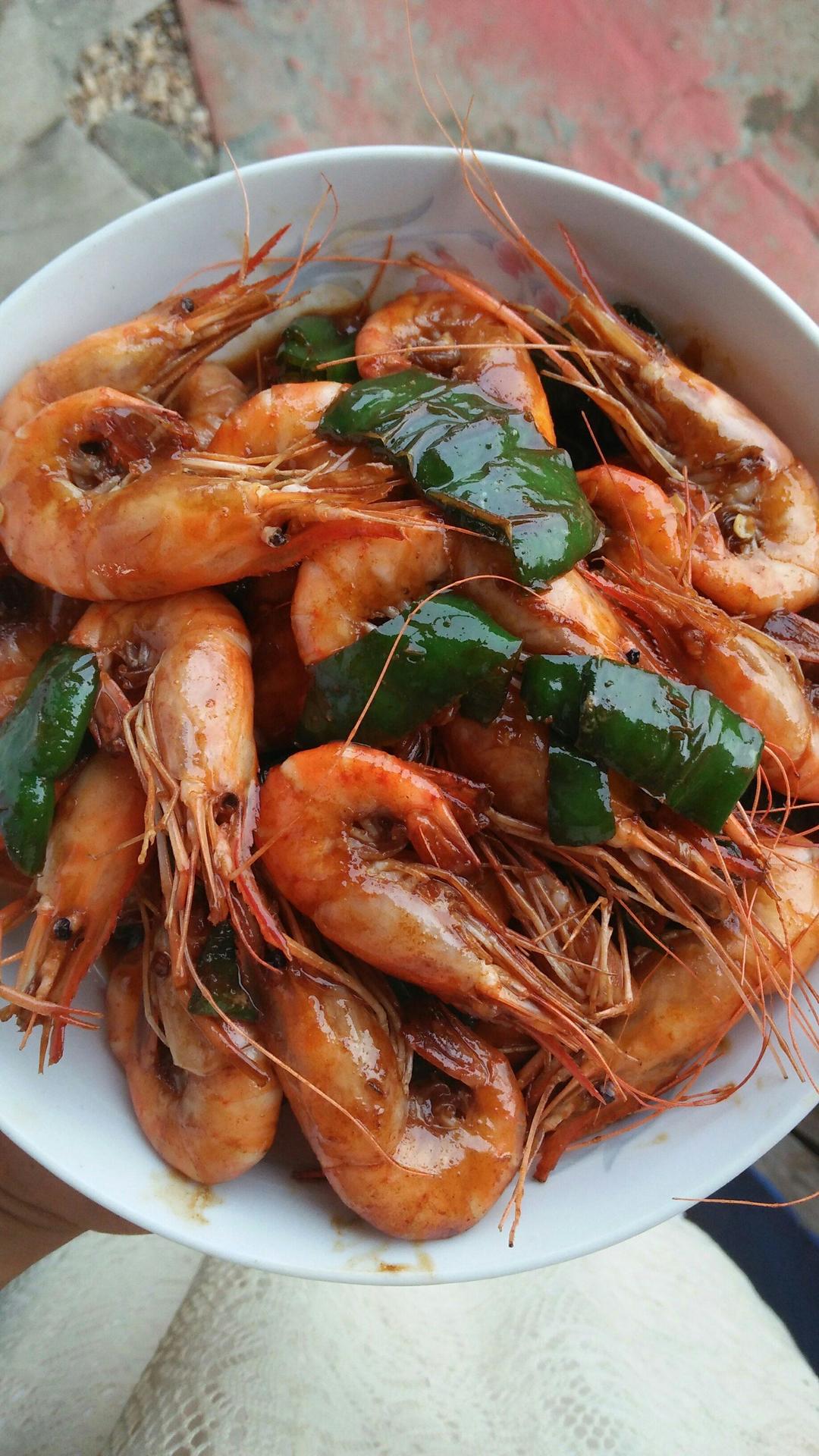 青椒炒河虾的做法