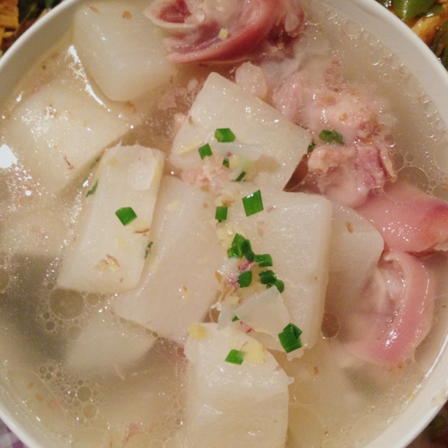 萝卜炖猪脚