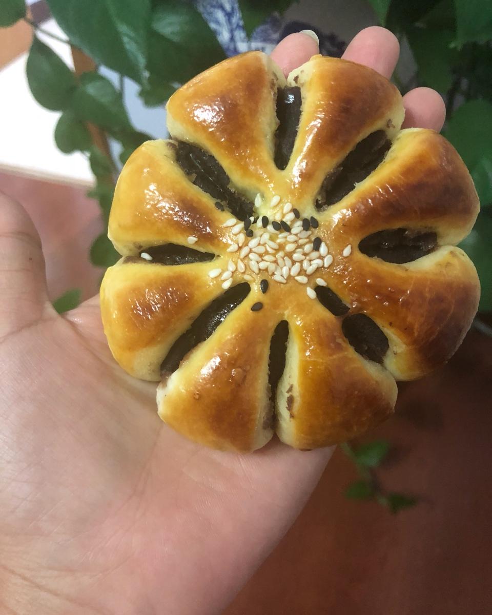 花朵豆沙面包
