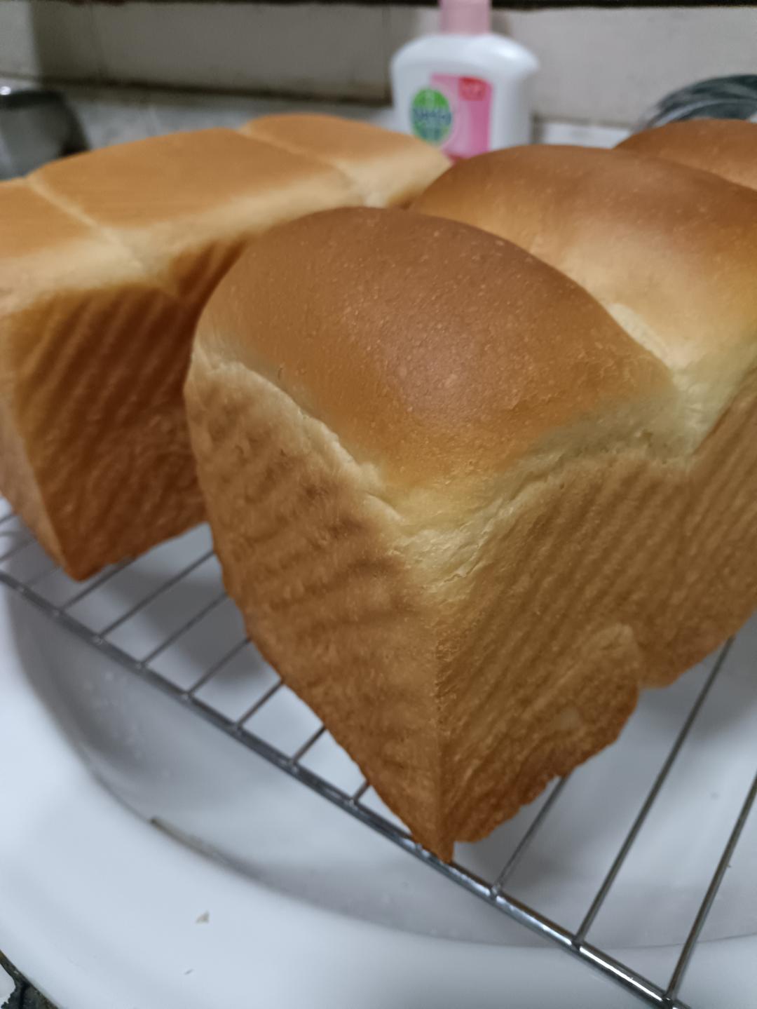 奶香纯粹的重料淡奶油吐司