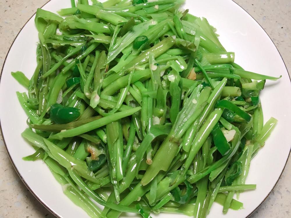 空心菜梗炒辣椒 通菜杆炒肉里面含三种做法