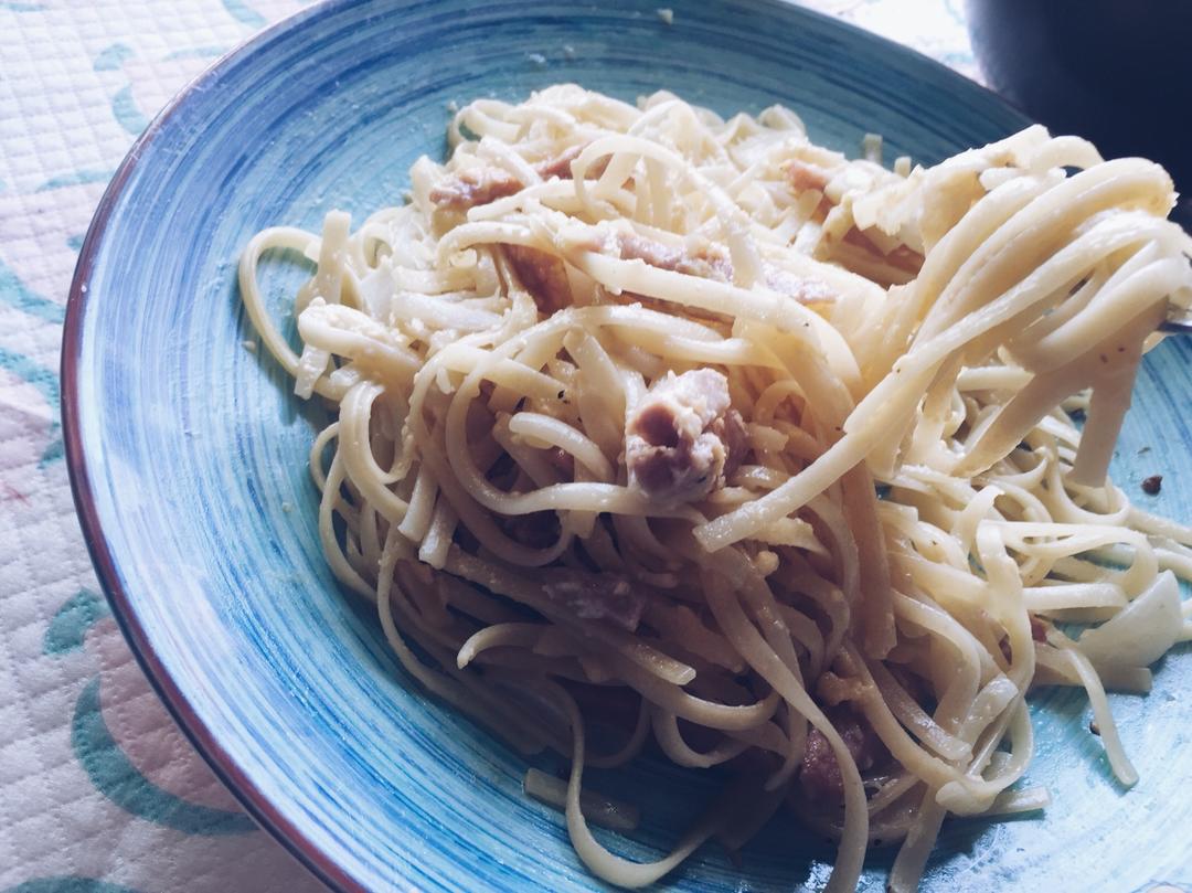 超简单的奶汁培根意面Carbonara