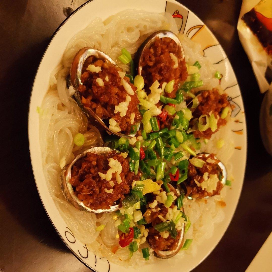 蒜蓉粉丝蒸鲍鱼