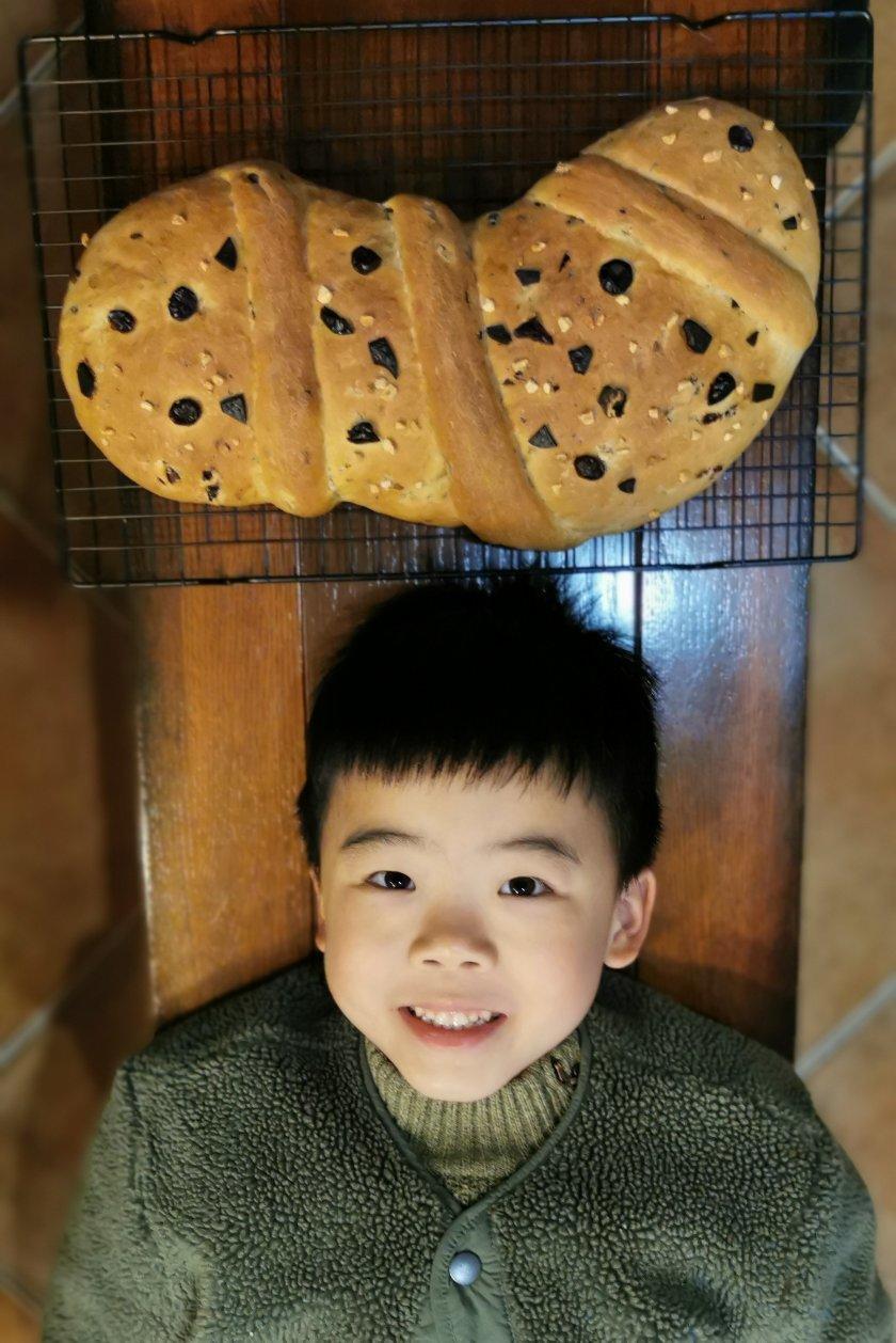 毛毛虫红枣豆浆软欧面包