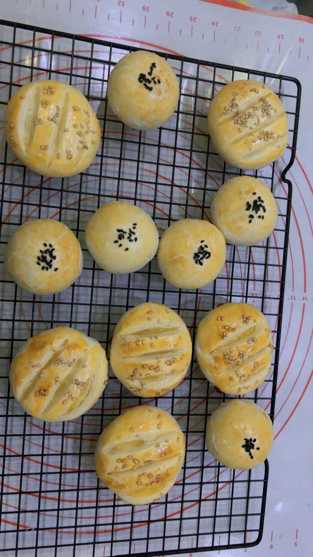 打小就爱吃的【经典老婆饼】太喜欢软软糯糯de糯米馅啦！