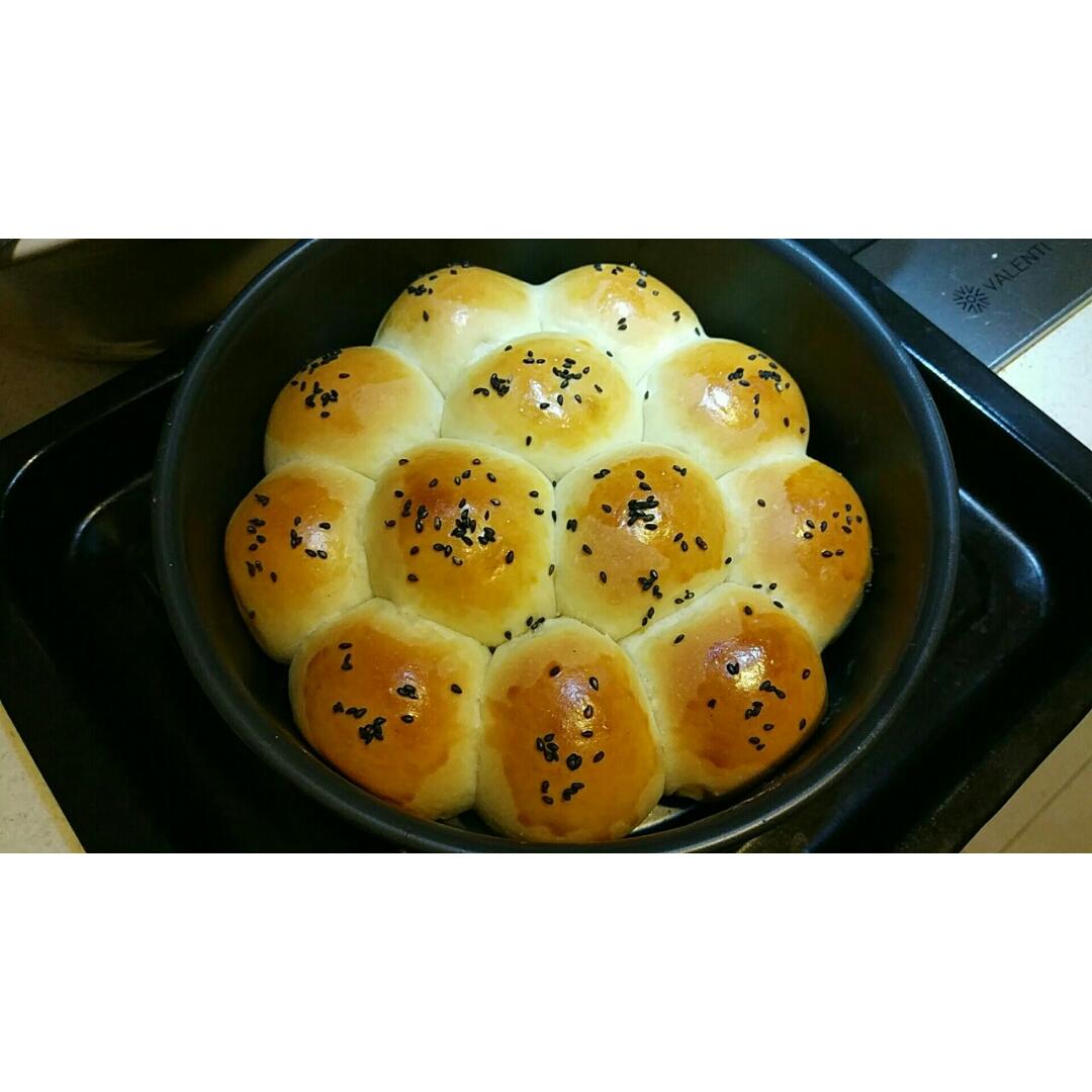 大人小孩都爱不释口的【蜂蜜牛奶小餐包】