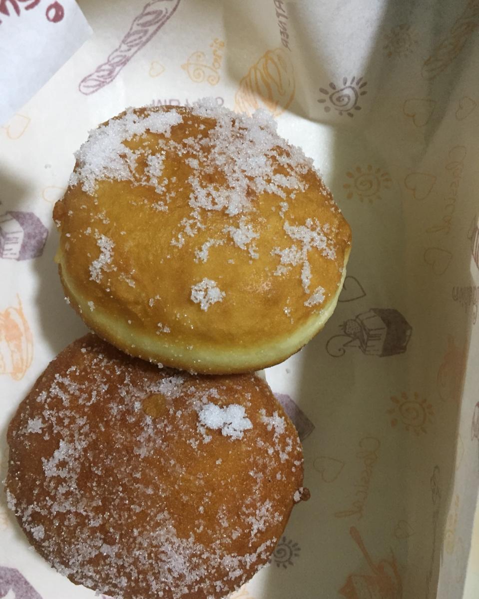 好吃到哭泣的甜甜圈VANILLA CREAM-FILLED DOUGHNUTS