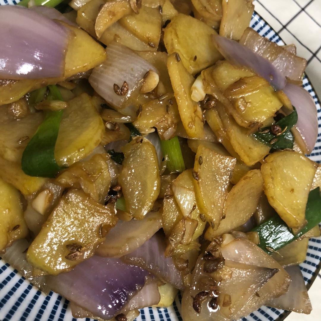 边吃边流泪的「孜然土豆片」