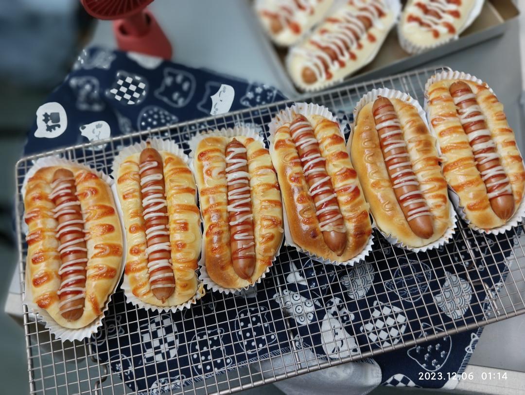 火腿香葱肉松面包