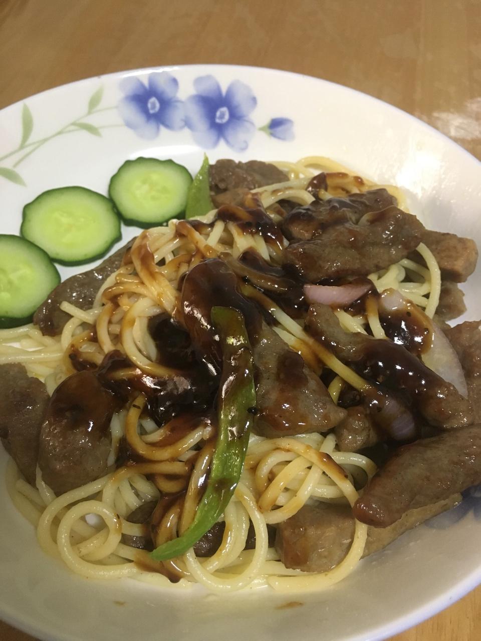 黑椒牛柳炒意面