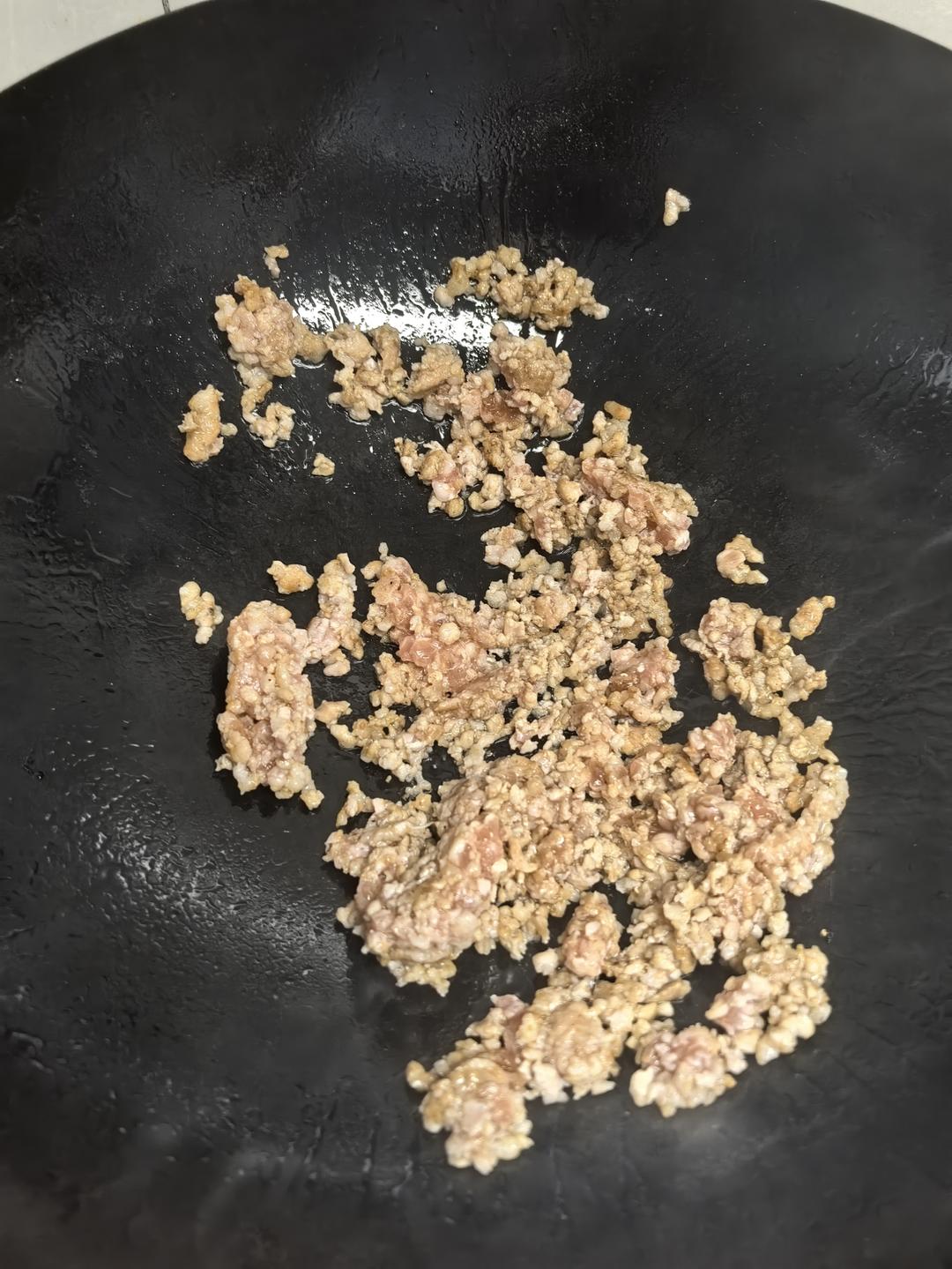 肉沫炒油豆腐的做法 步骤3