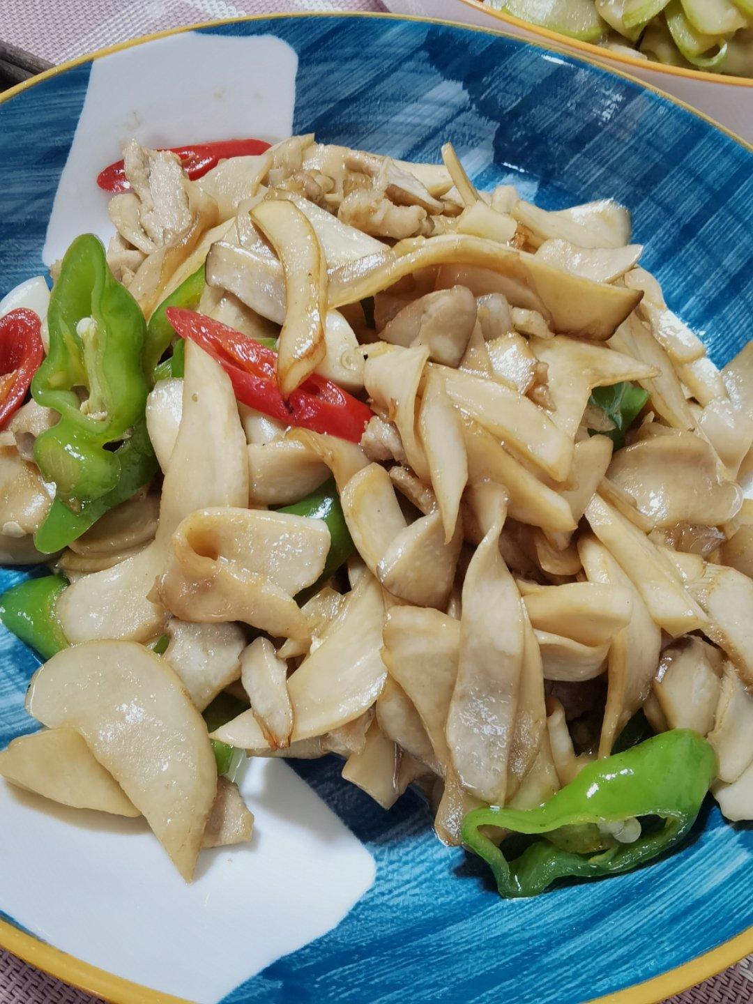 马小飞飞不停问我做的超好吃的杏鲍菇炒肉