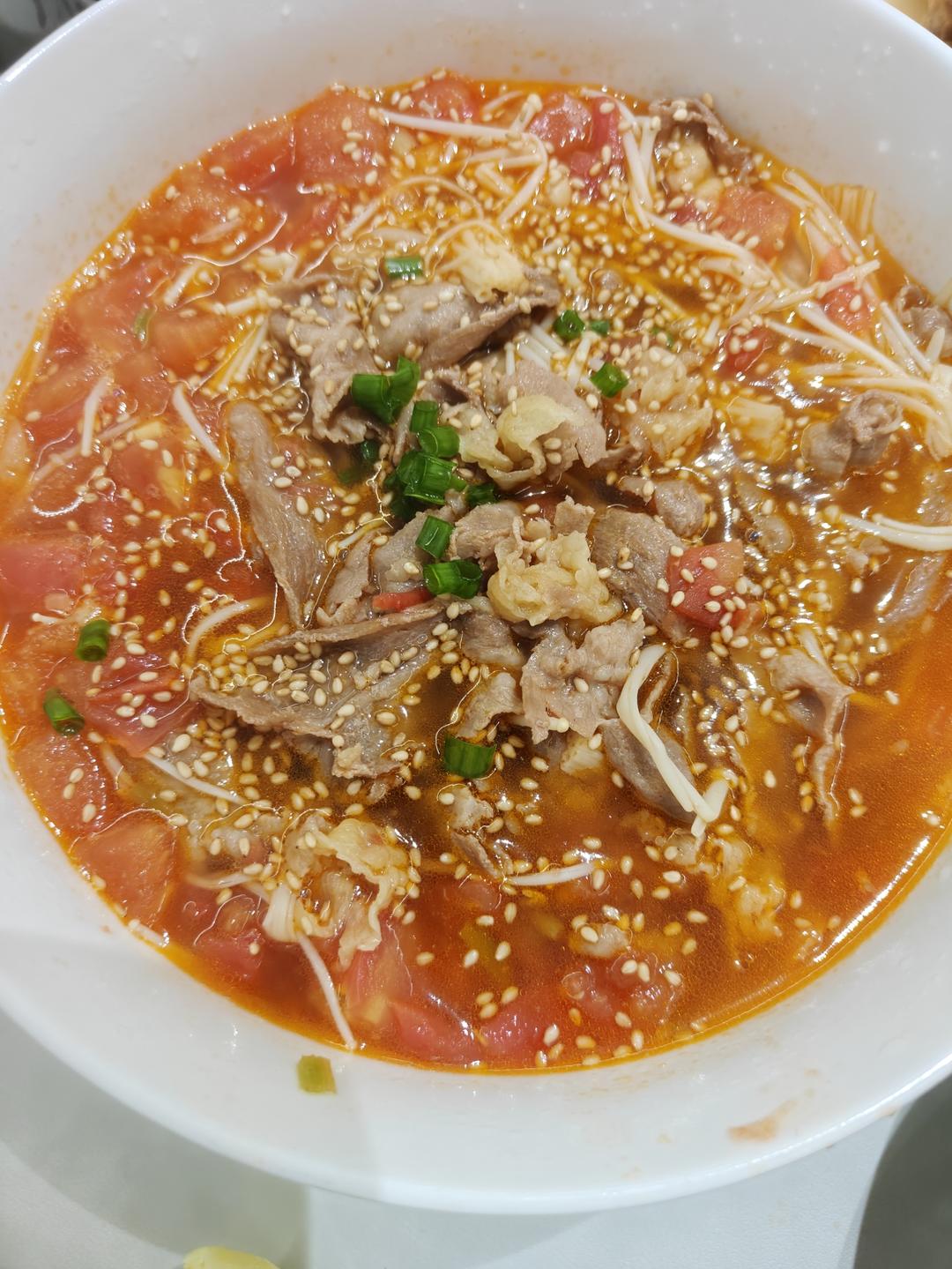 番茄金针菇肥牛(汤浓入味、酸甜适宜)