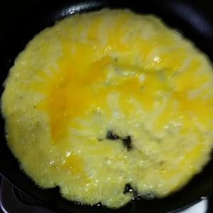 酱油鸡蛋土豆炒饭的做法 步骤2