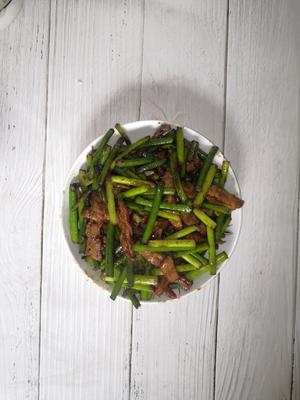 蒜苔炒肉，翠绿鲜嫩，你知道怎么做嘛？的做法 步骤6