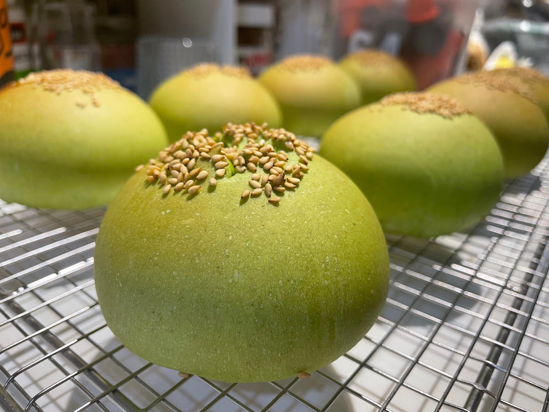 简单健康又好看的菠菜沙拉面包