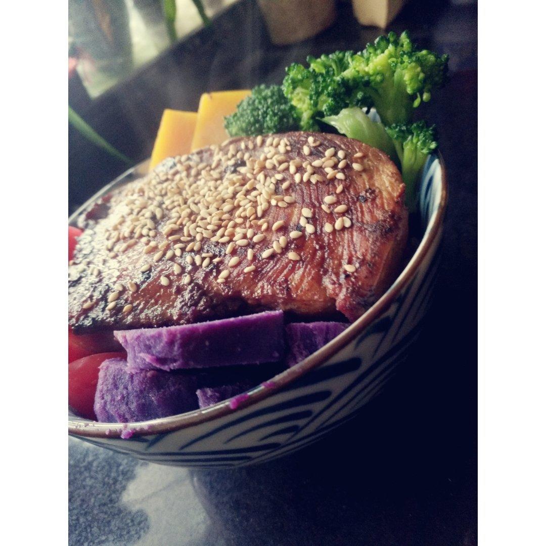 照烧鸡胸肉杂蔬红豆饭