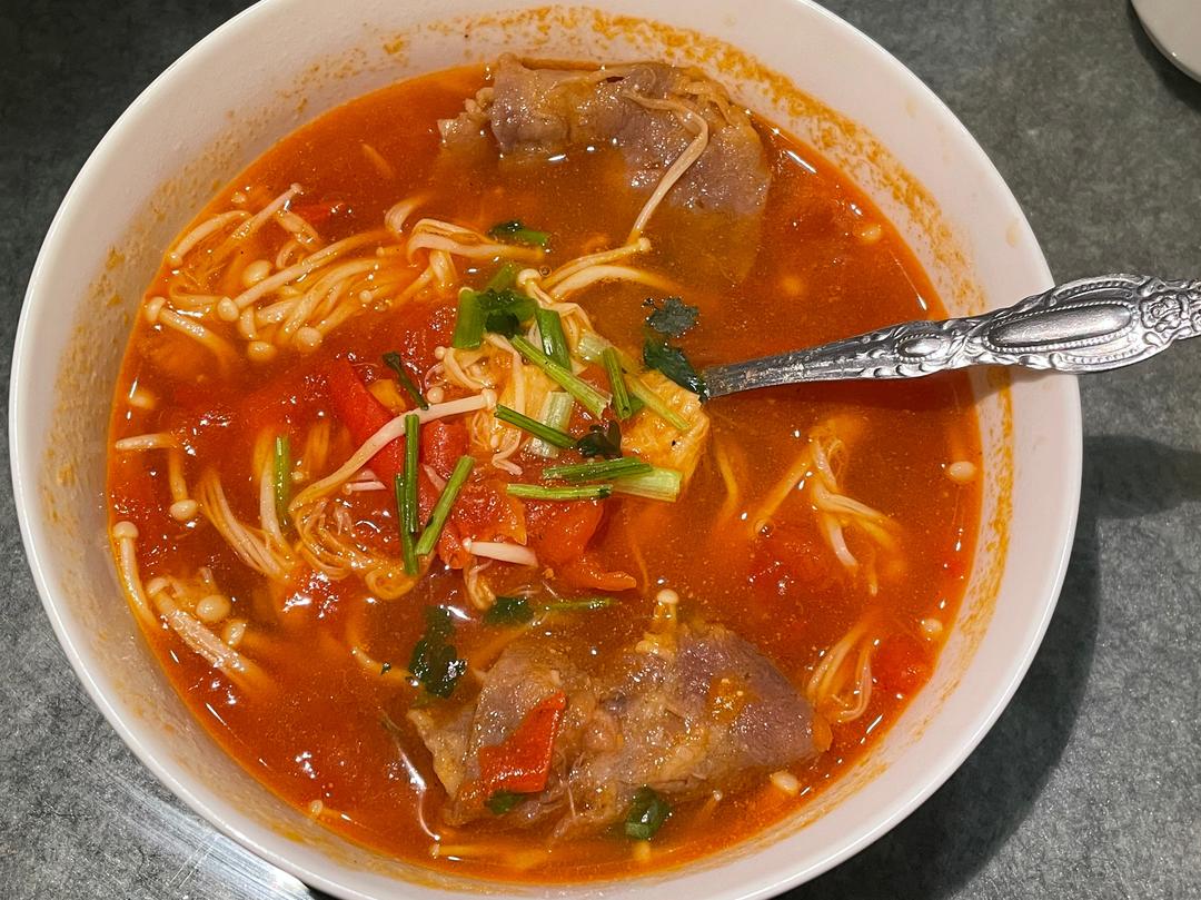 番茄金针菇牛肉卷(汤)