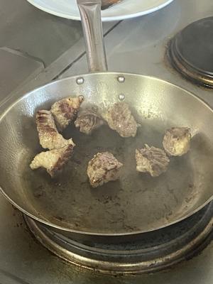 百年历史的中式西餐——罐焖红烩牛肉的做法 步骤2