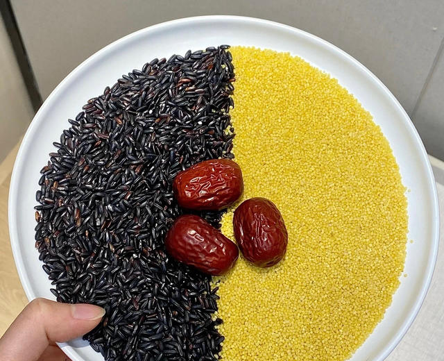 黑米红枣小米粥的做法