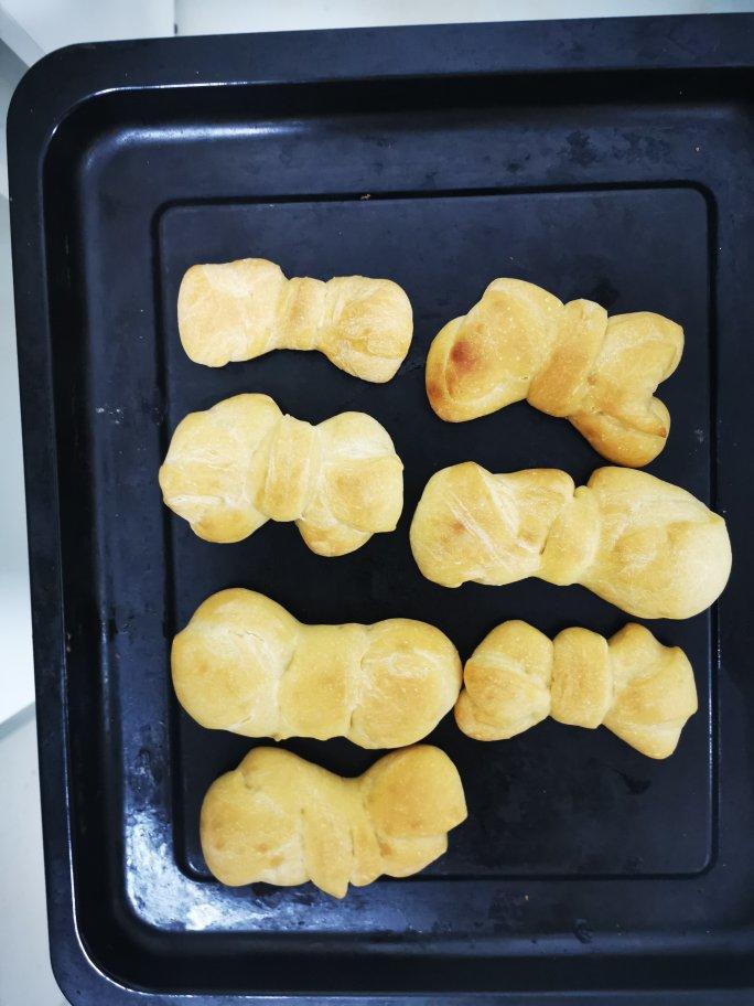 蝴蝶结面包（内附整形小视频）