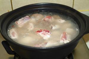 砂锅莲藕排骨汤的做法 步骤2