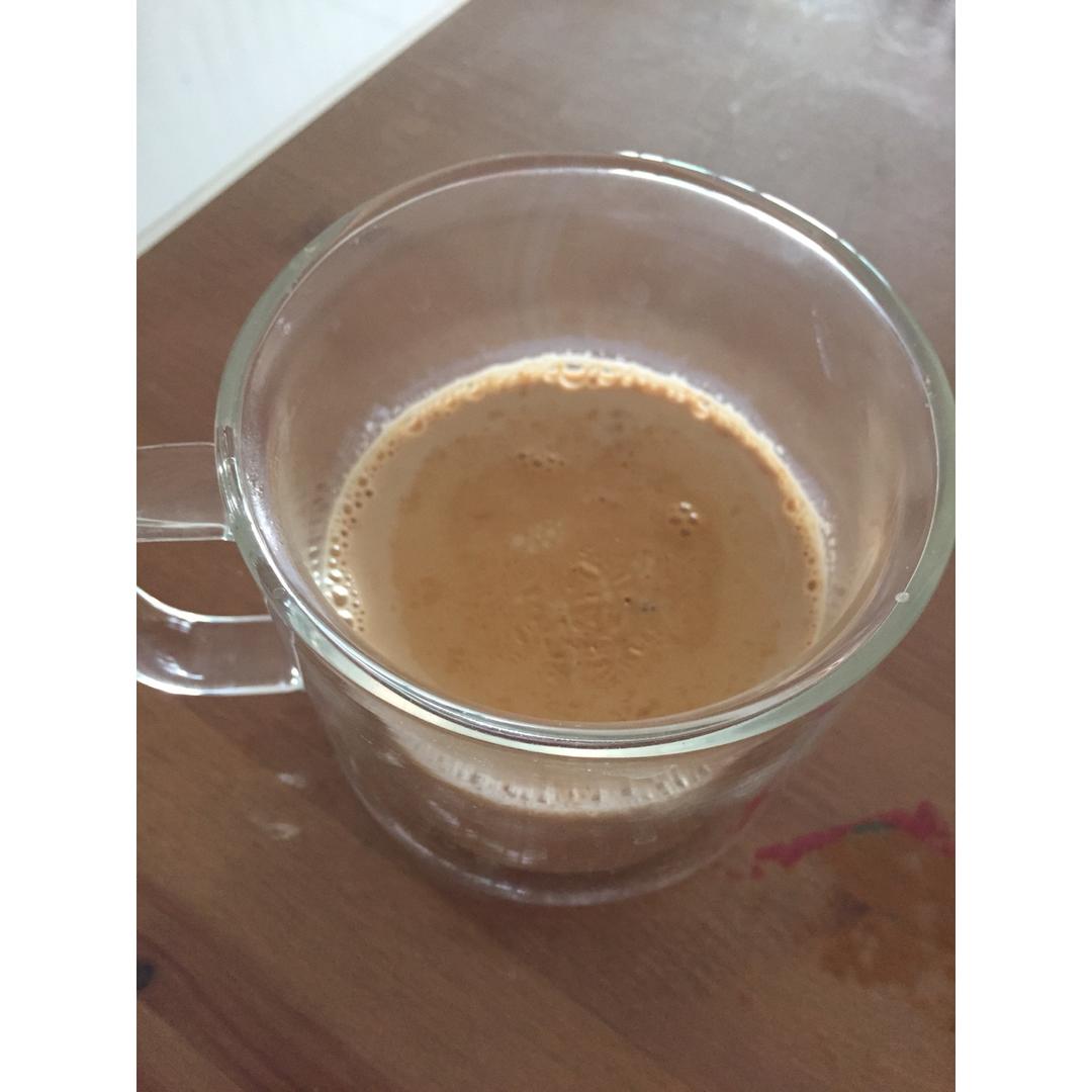 浓浓的锅煮奶茶