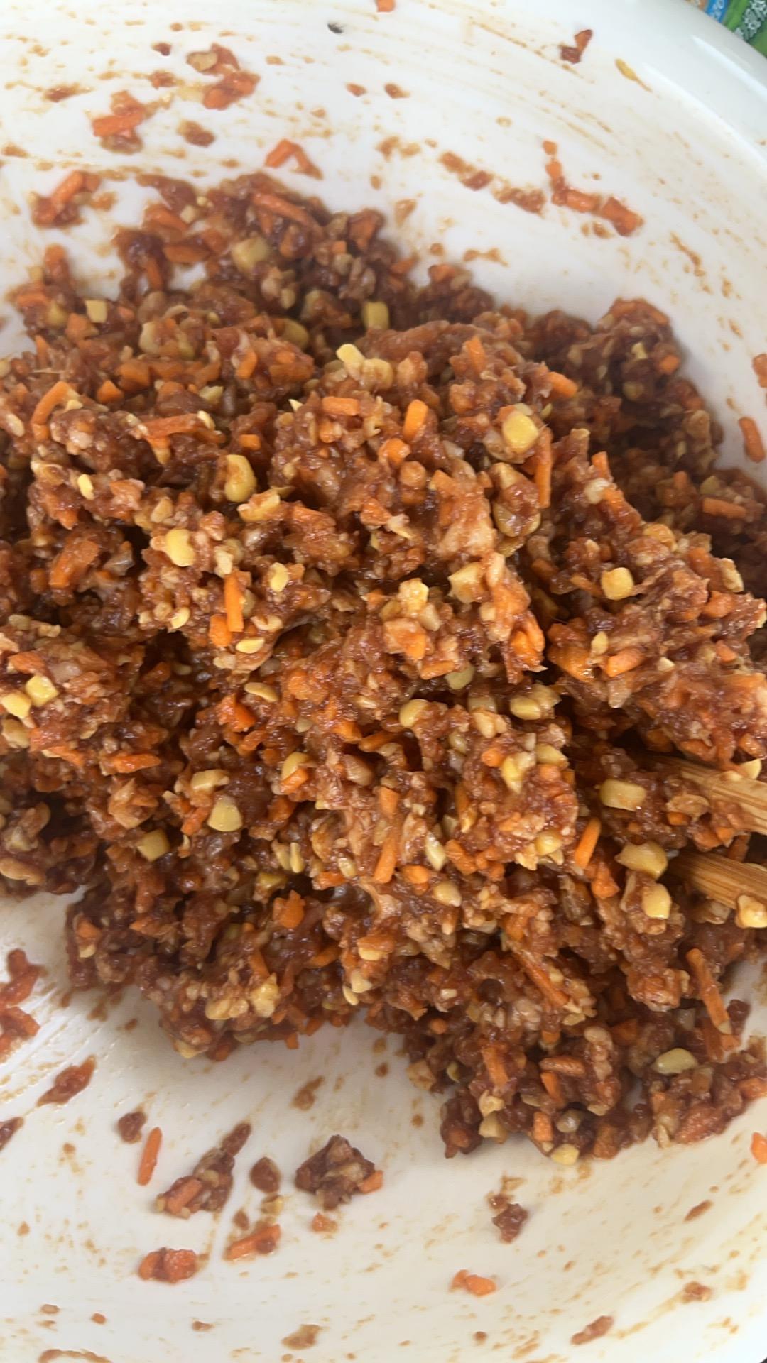 小朋友爱吃的饺子🥟
玉米胡萝卜猪肉馅～