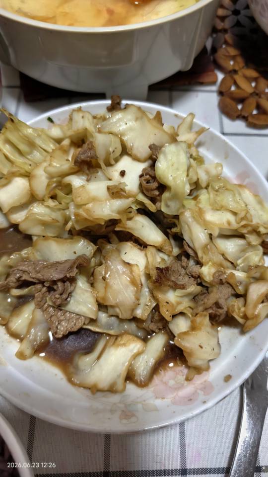 包菜这样炒才下饭，又香又好吃，次次做都光盘